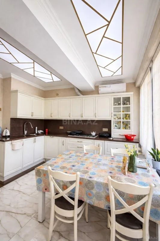 Satılır 4 otaqlı mənzil 170 m²