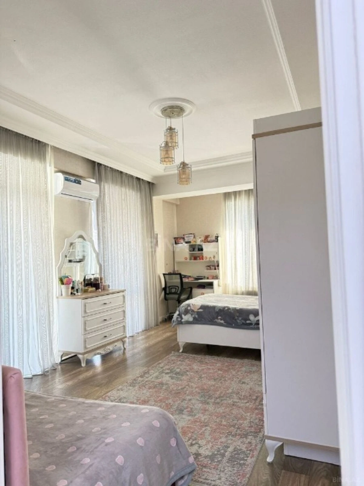 Satılır 4 otaqlı mənzil 170 m²