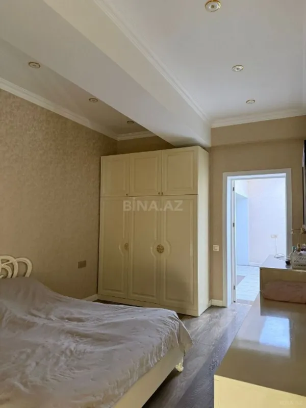 Satılır 4 otaqlı mənzil 170 m²