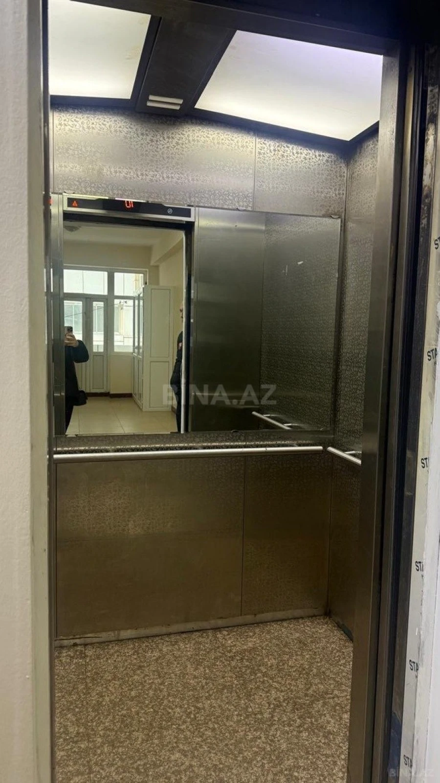 Satılır 4 otaqlı mənzil 178 m²