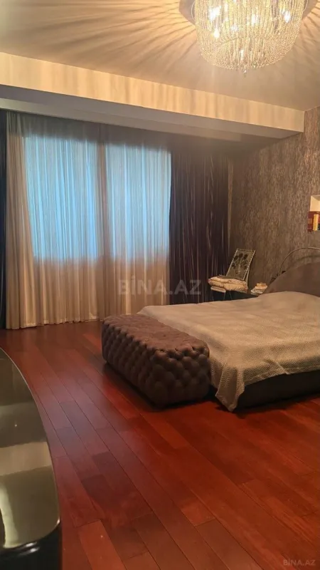 Satılır 4 otaqlı mənzil 178 m²