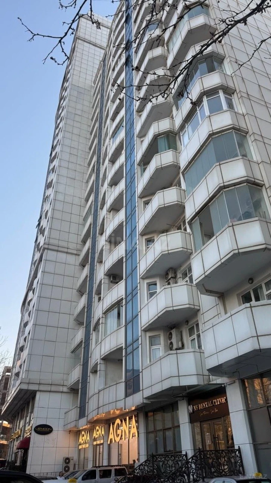 Satılır 4 otaqlı mənzil 178 m²
