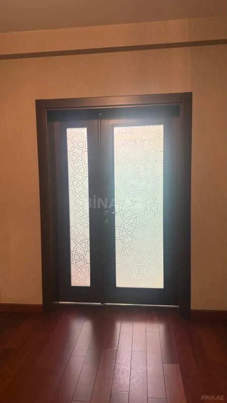 Satılır 4 otaqlı mənzil 178 m²