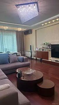 Satılır 4 otaqlı mənzil 178 m²
