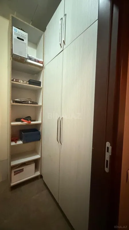 Satılır 4 otaqlı mənzil 178 m²