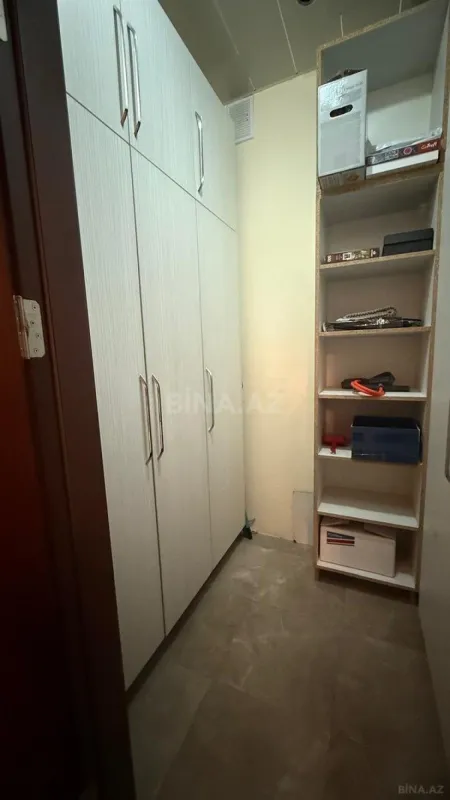 Satılır 4 otaqlı mənzil 178 m²