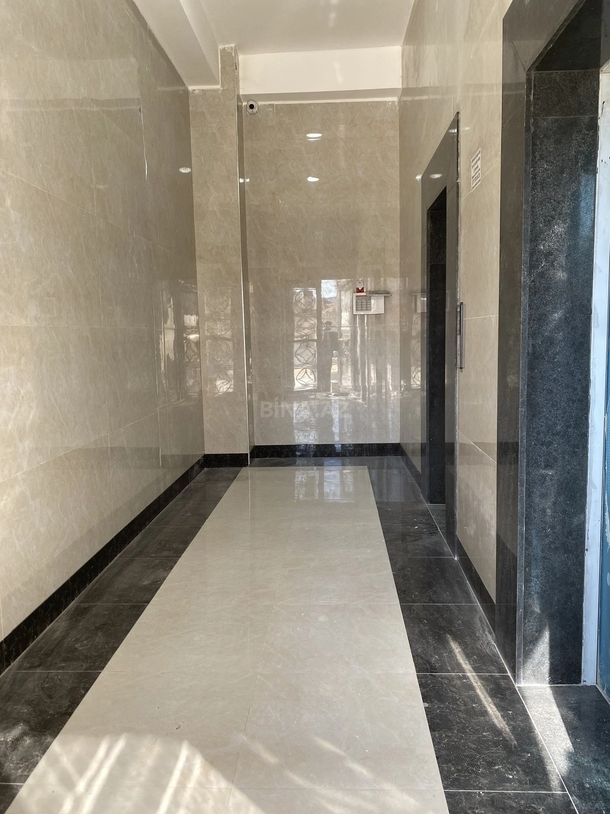 Satılır 2 otaqlı mənzil 75 m²