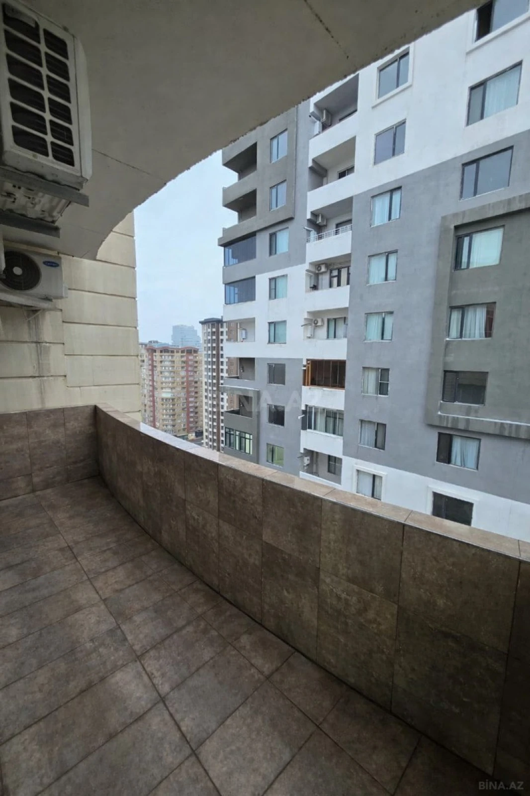 Kirayə verilir 3 otaqlı mənzil 124 m²