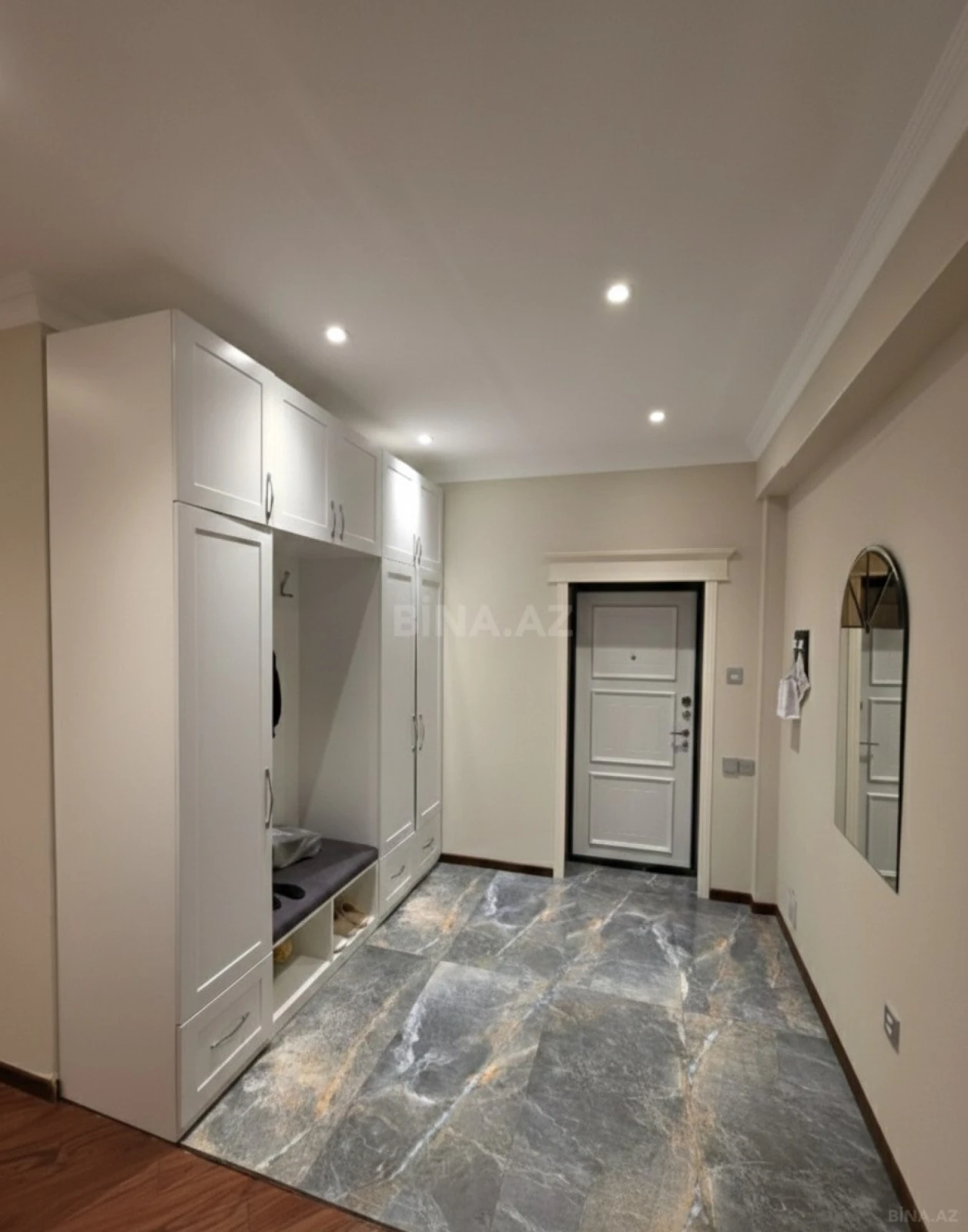Kirayə verilir 3 otaqlı mənzil 124 m²