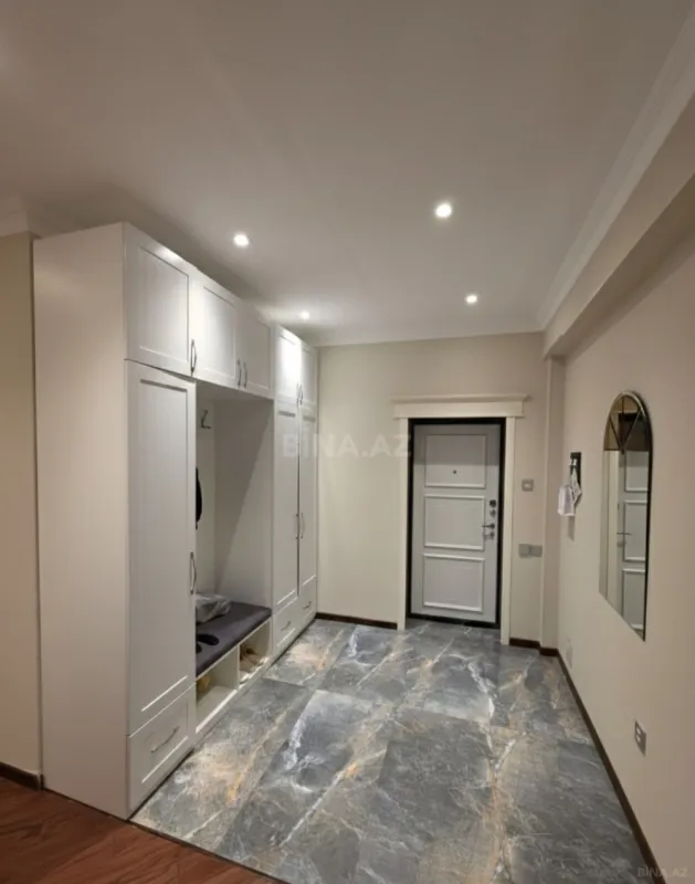 Kirayə verilir 3 otaqlı mənzil 124 m²