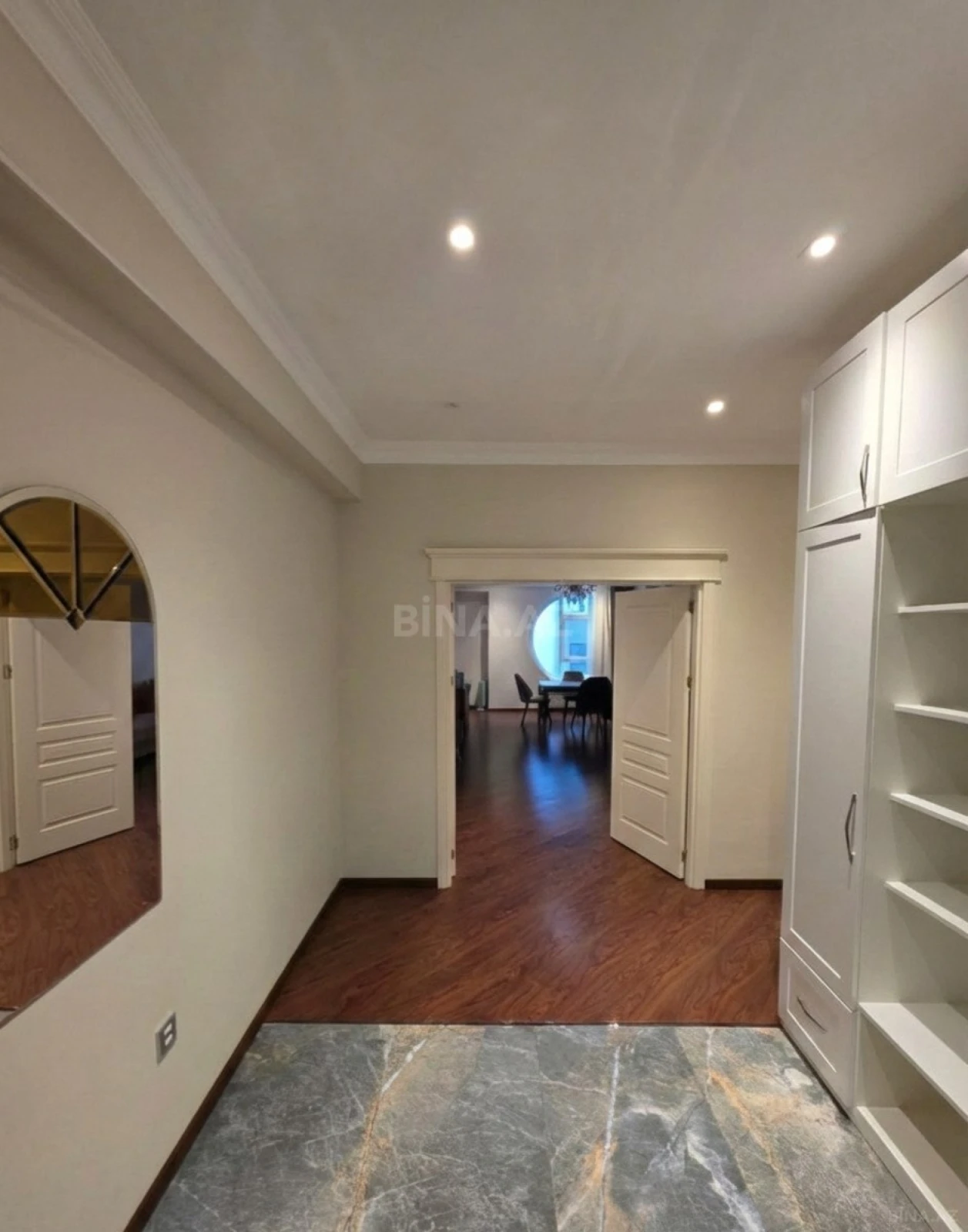 Kirayə verilir 3 otaqlı mənzil 124 m²