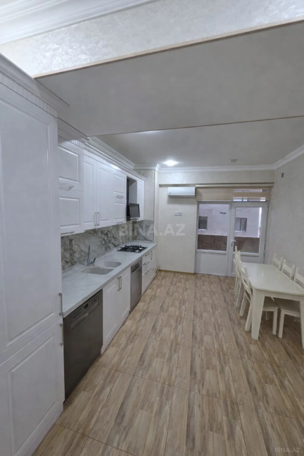 Kirayə verilir 3 otaqlı mənzil 124 m²