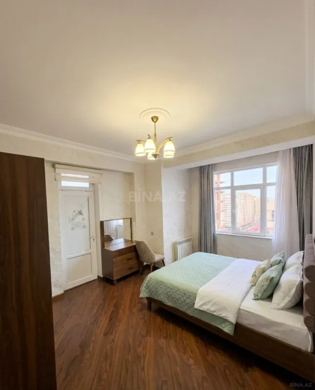 Kirayə verilir 3 otaqlı mənzil 124 m²