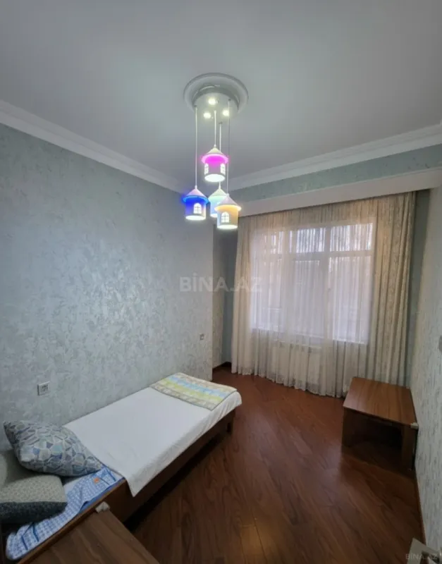 Kirayə verilir 3 otaqlı mənzil 124 m²
