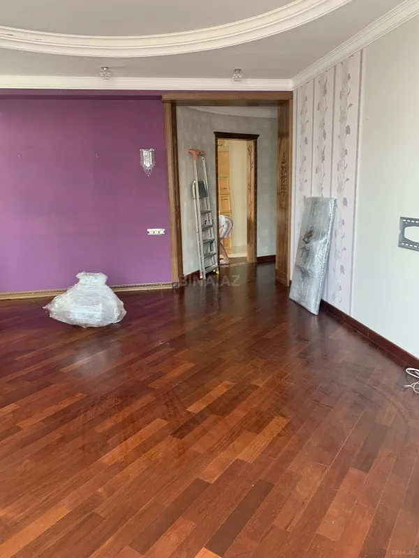 Satılır 3 otaqlı mənzil 123 m²