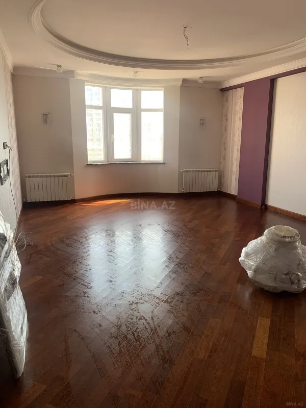 Satılır 3 otaqlı mənzil 123 m²