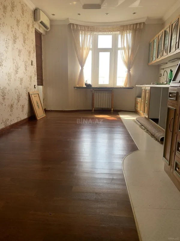 Satılır 3 otaqlı mənzil 123 m²