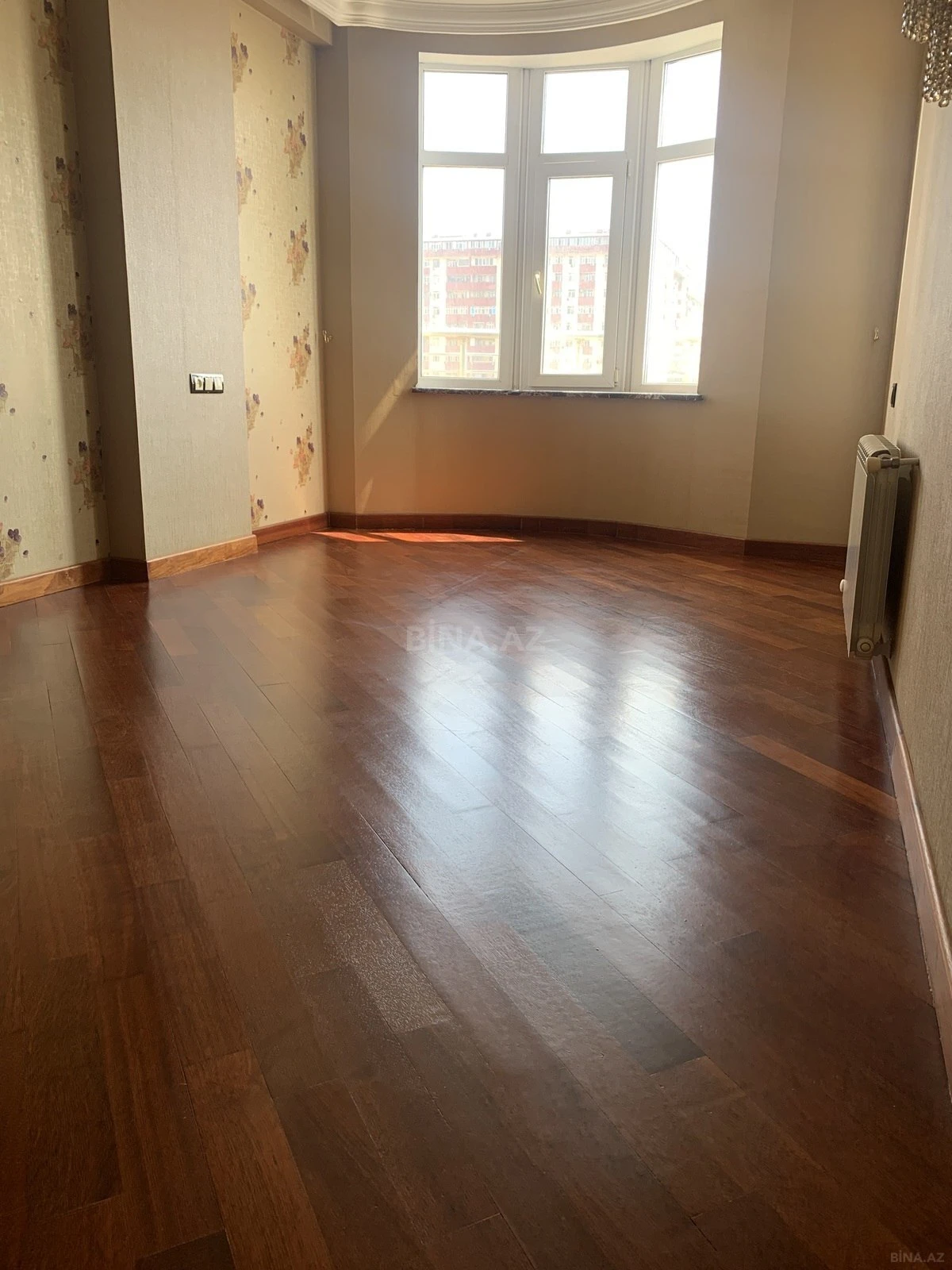 Satılır 3 otaqlı mənzil 123 m²