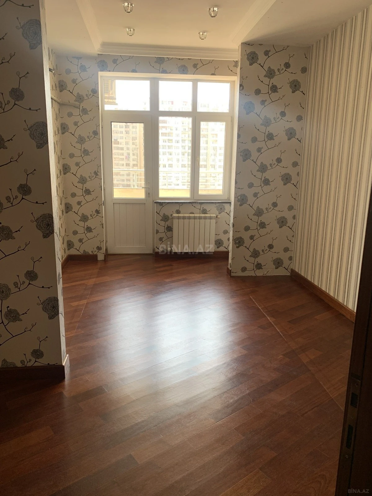 Satılır 3 otaqlı mənzil 123 m²