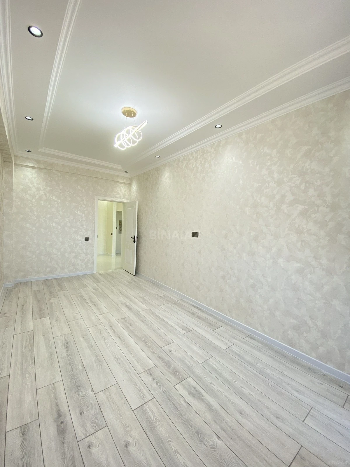 Satılır 2 otaqlı mənzil 71 m²
