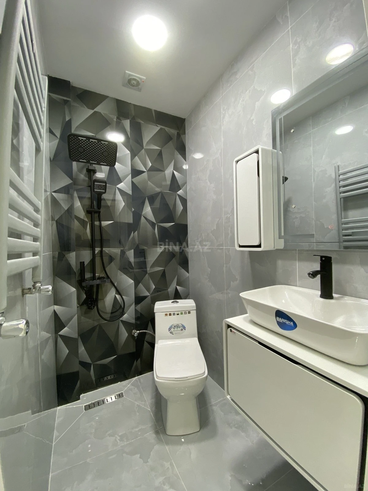 Satılır 2 otaqlı mənzil 71 m²