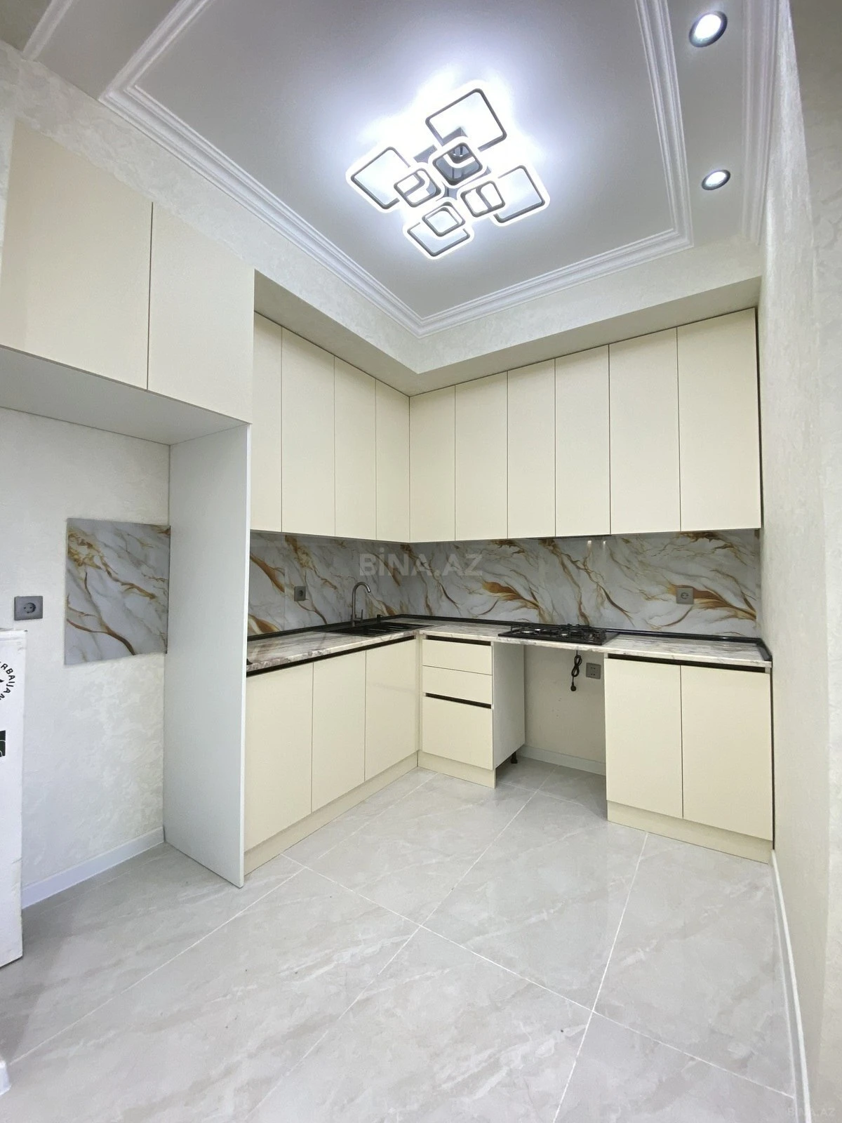 Satılır 2 otaqlı mənzil 71 m²