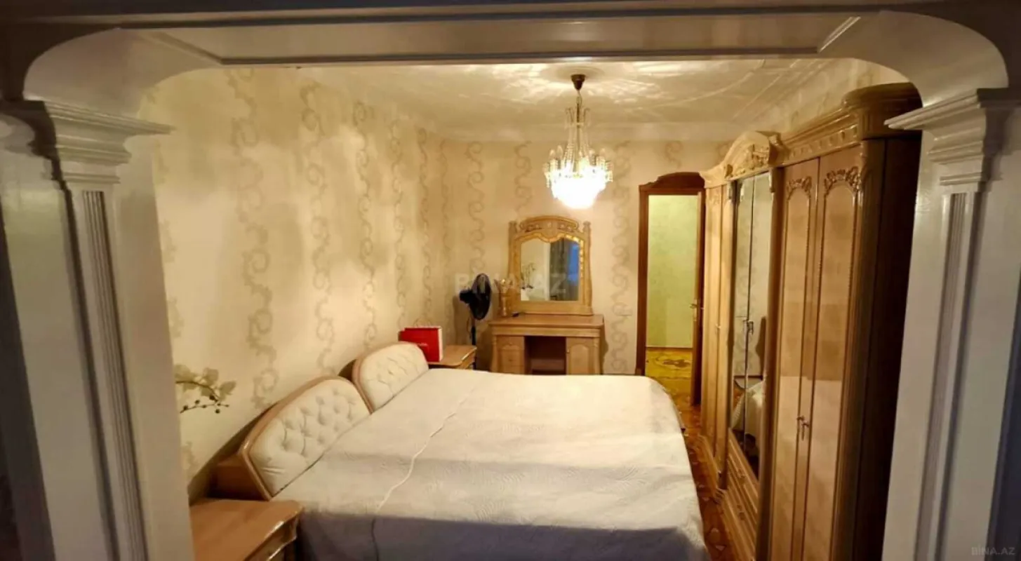 Satılır 5 otaqlı mənzil 150 m²