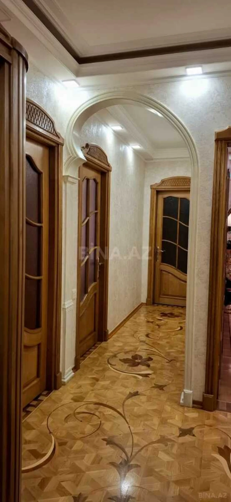 Satılır 5 otaqlı mənzil 150 m²
