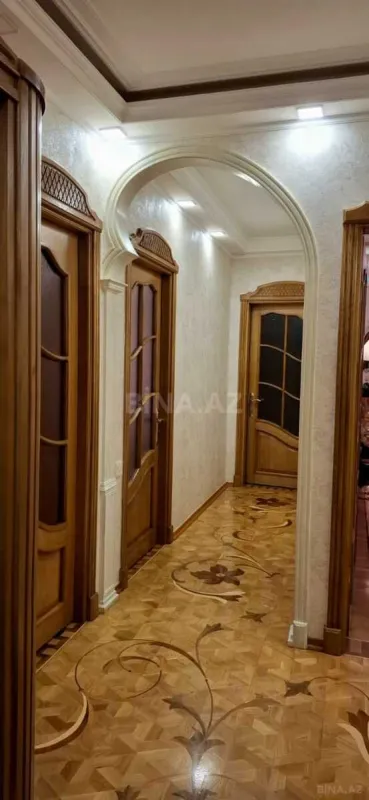 Satılır 5 otaqlı mənzil 150 m²