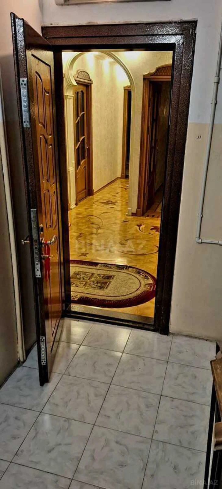 Satılır 5 otaqlı mənzil 150 m²