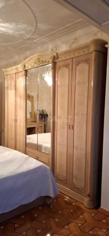 Satılır 5 otaqlı mənzil 150 m²