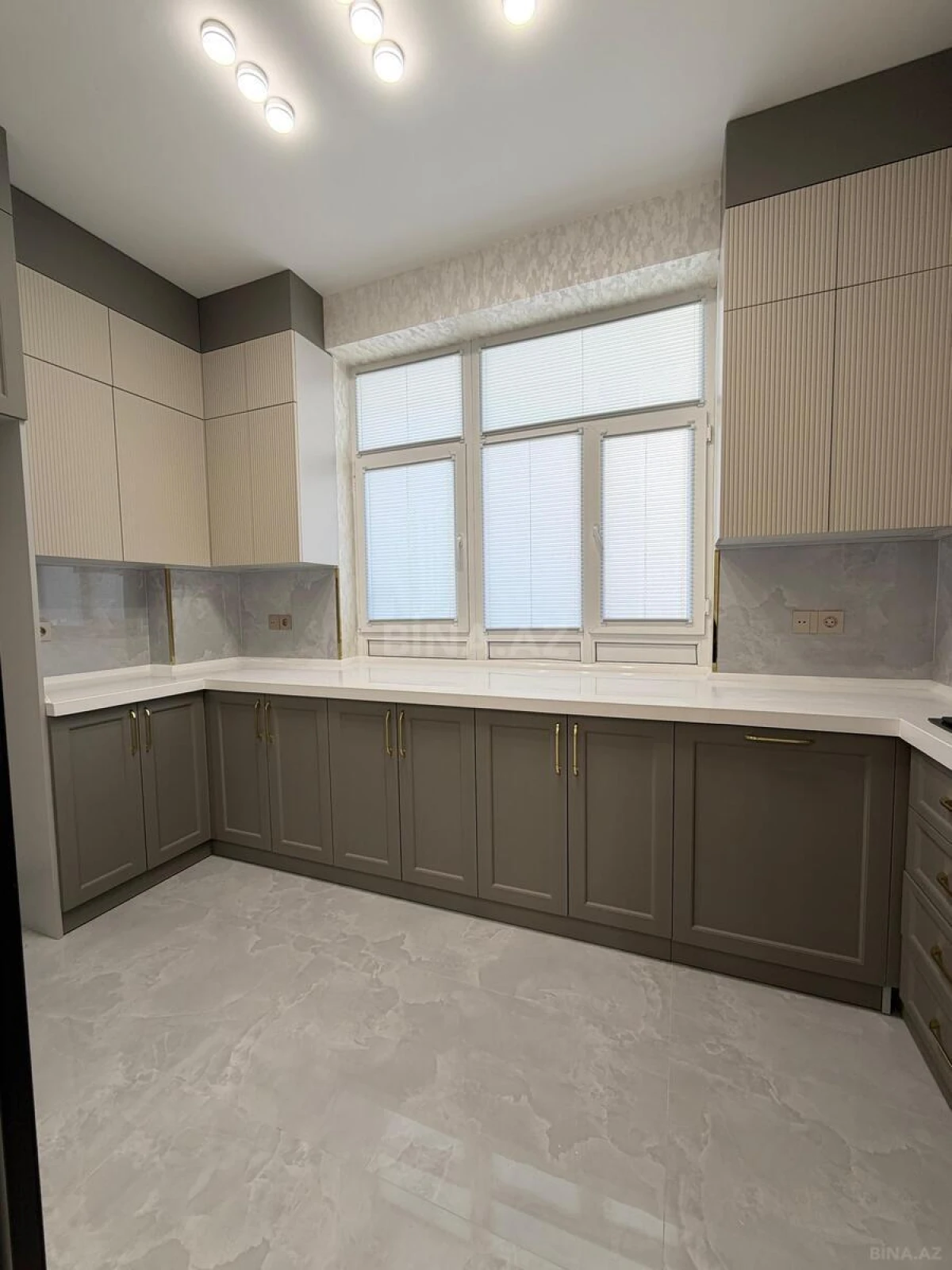 Satılır 3 otaqlı mənzil 97 m²