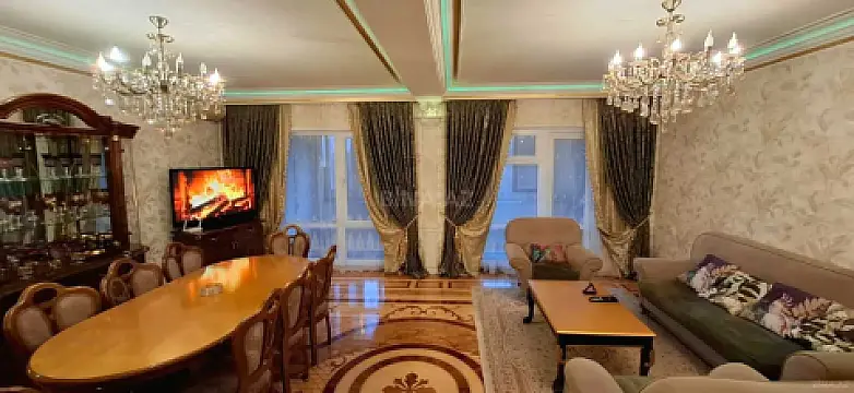 Satılır 5 otaqlı mənzil 150 m²