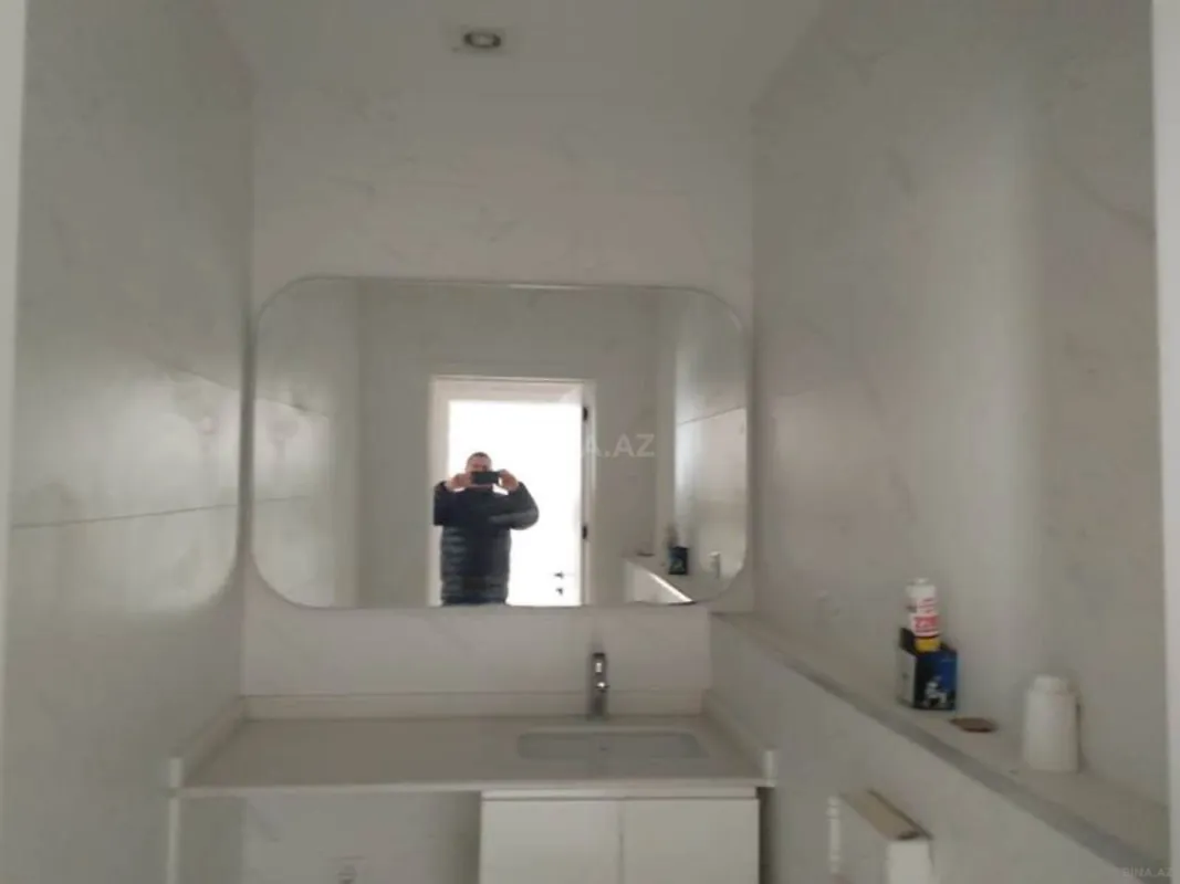 Satılır 3 otaqlı mənzil 136 m²