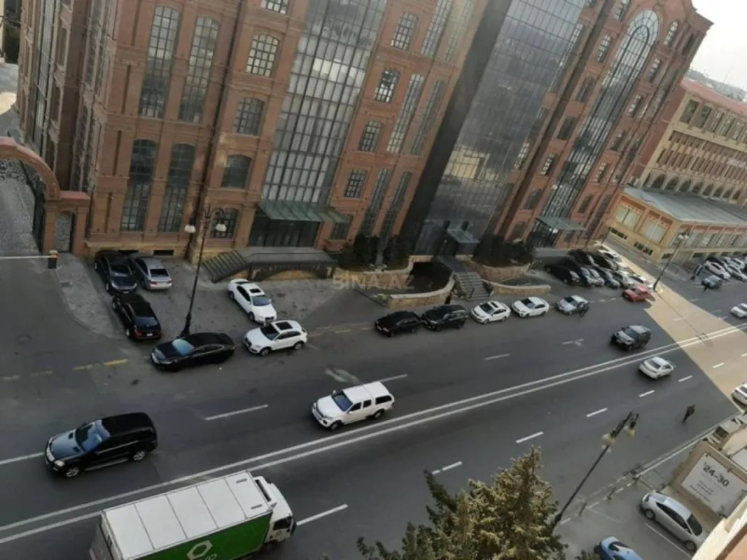 Satılır 3 otaqlı mənzil 136 m²