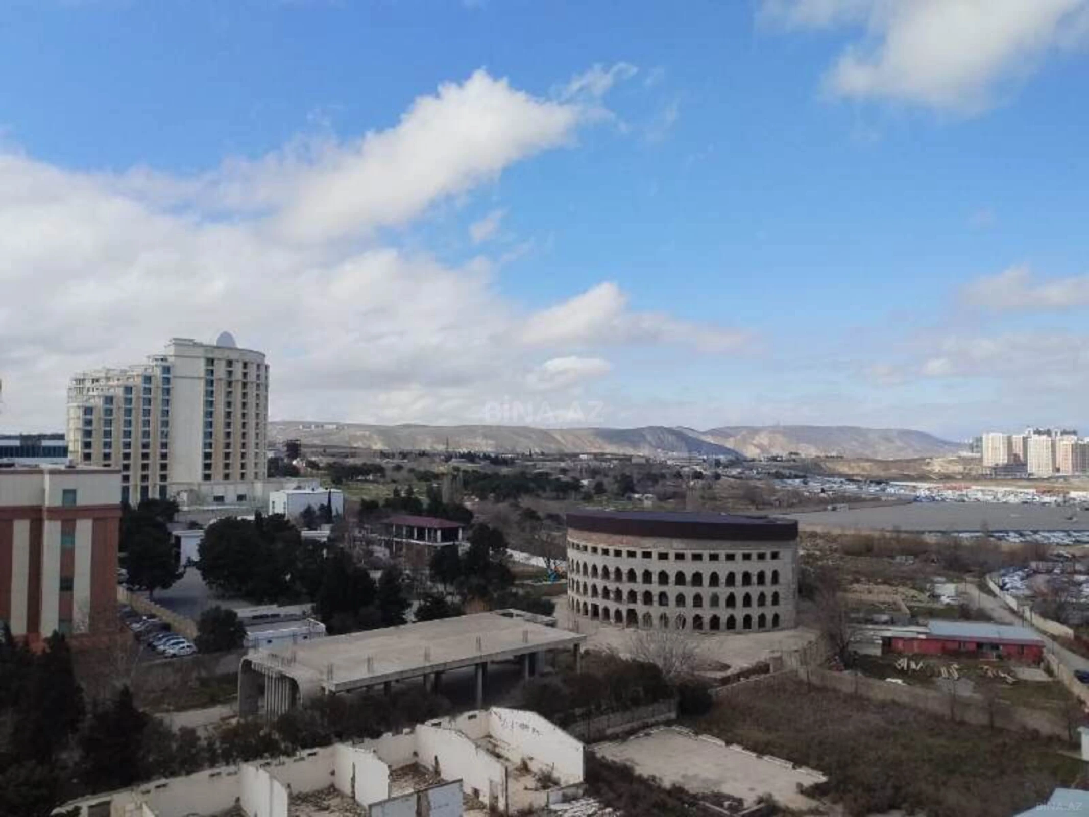 Satılır 3 otaqlı mənzil 136 m²