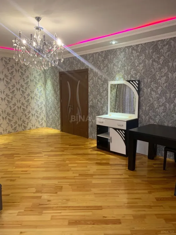 Kirayə verilir 4 otaqlı mənzil 110 m²