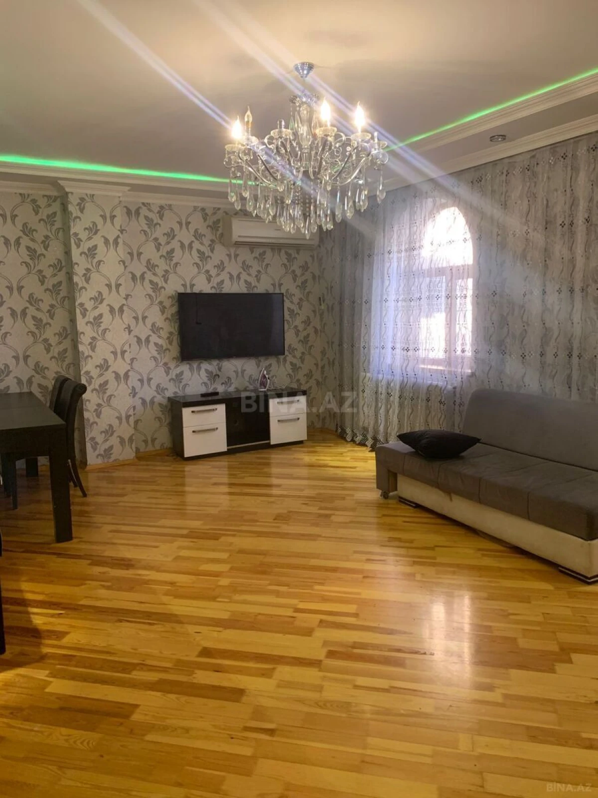 Kirayə verilir 4 otaqlı mənzil 110 m²
