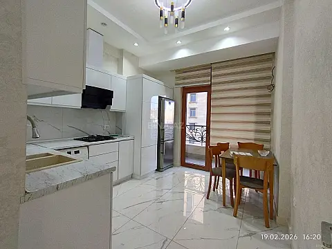 Kirayə verilir 2 otaqlı mənzil 84 m²