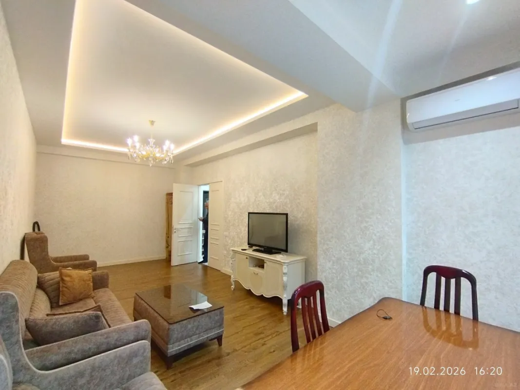 Kirayə verilir 2 otaqlı mənzil 84 m²