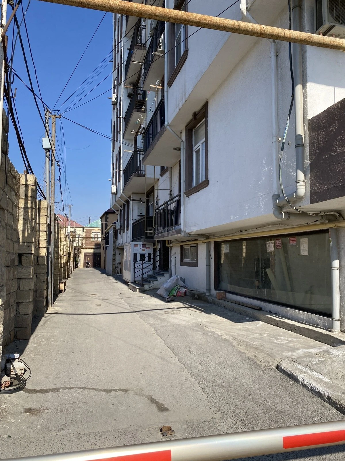 Satılır 4 otaqlı mənzil 107 m²