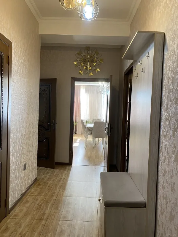 Satılır 4 otaqlı mənzil 107 m²
