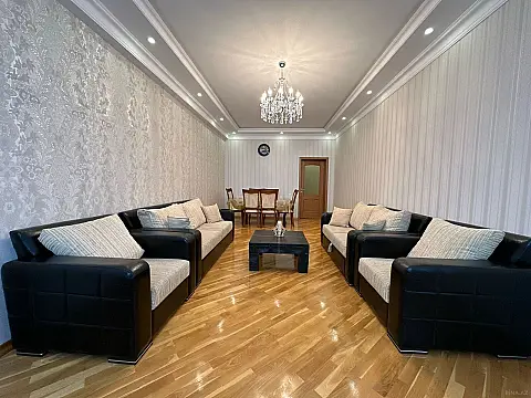 Kirayə verilir 2 otaqlı mənzil 107 m²
