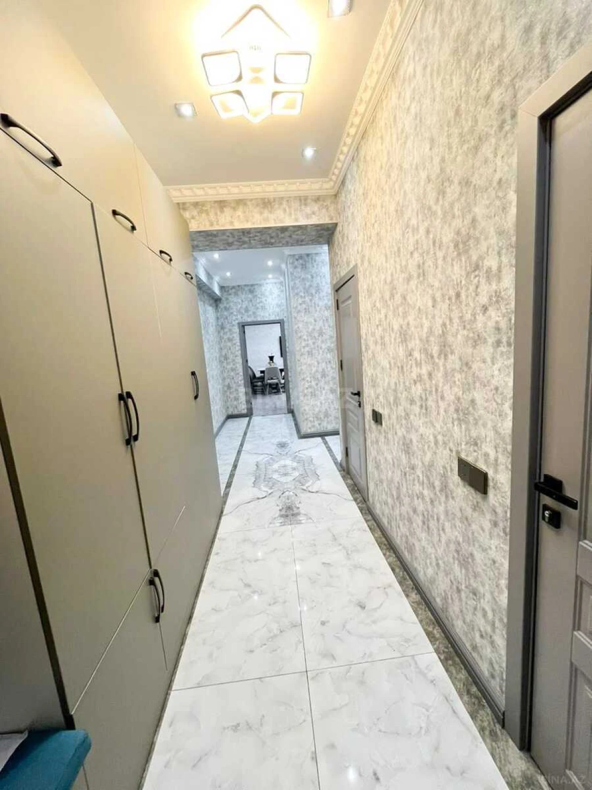 Satılır 3 otaqlı mənzil 135 m²