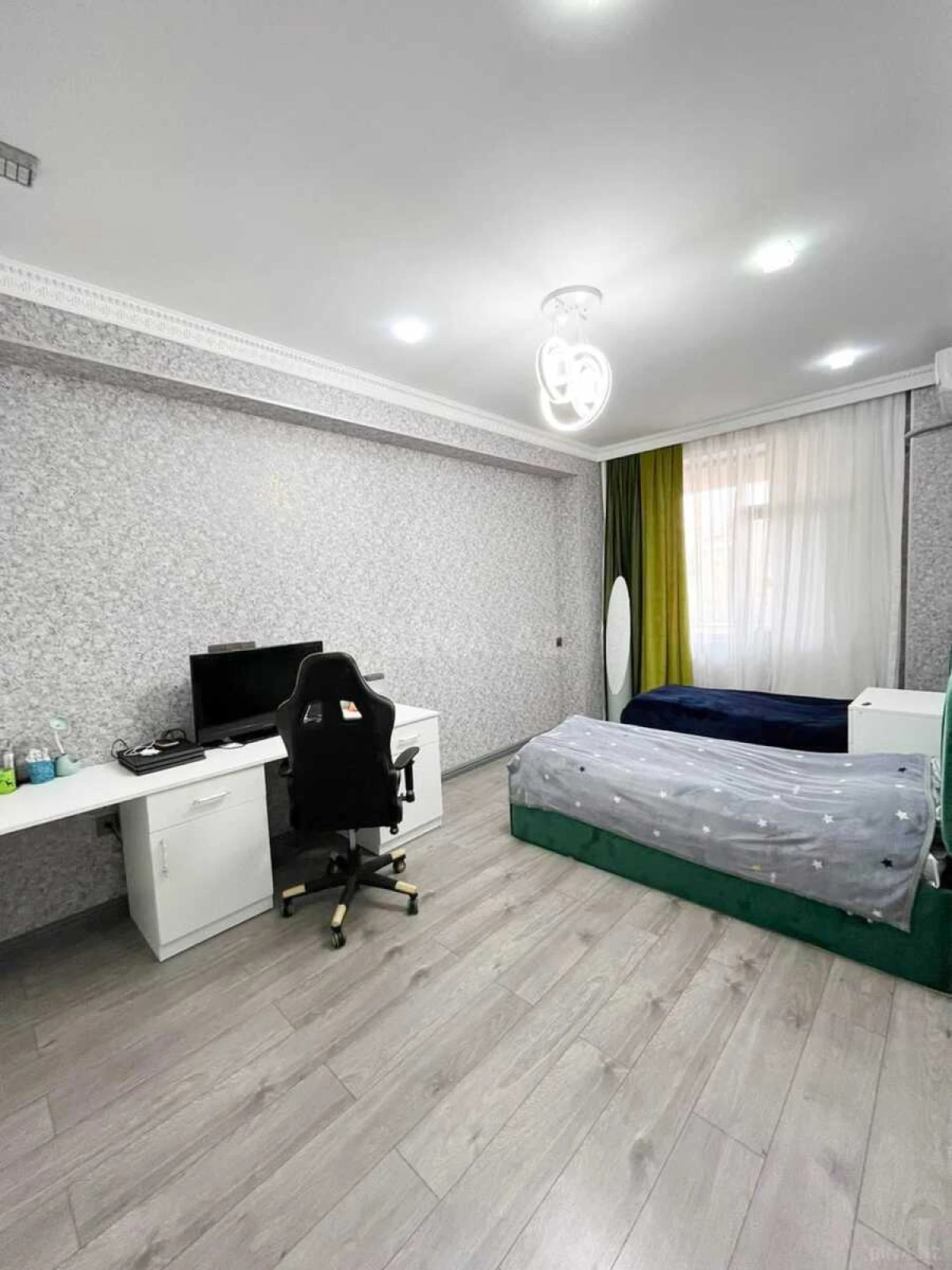 Satılır 3 otaqlı mənzil 135 m²