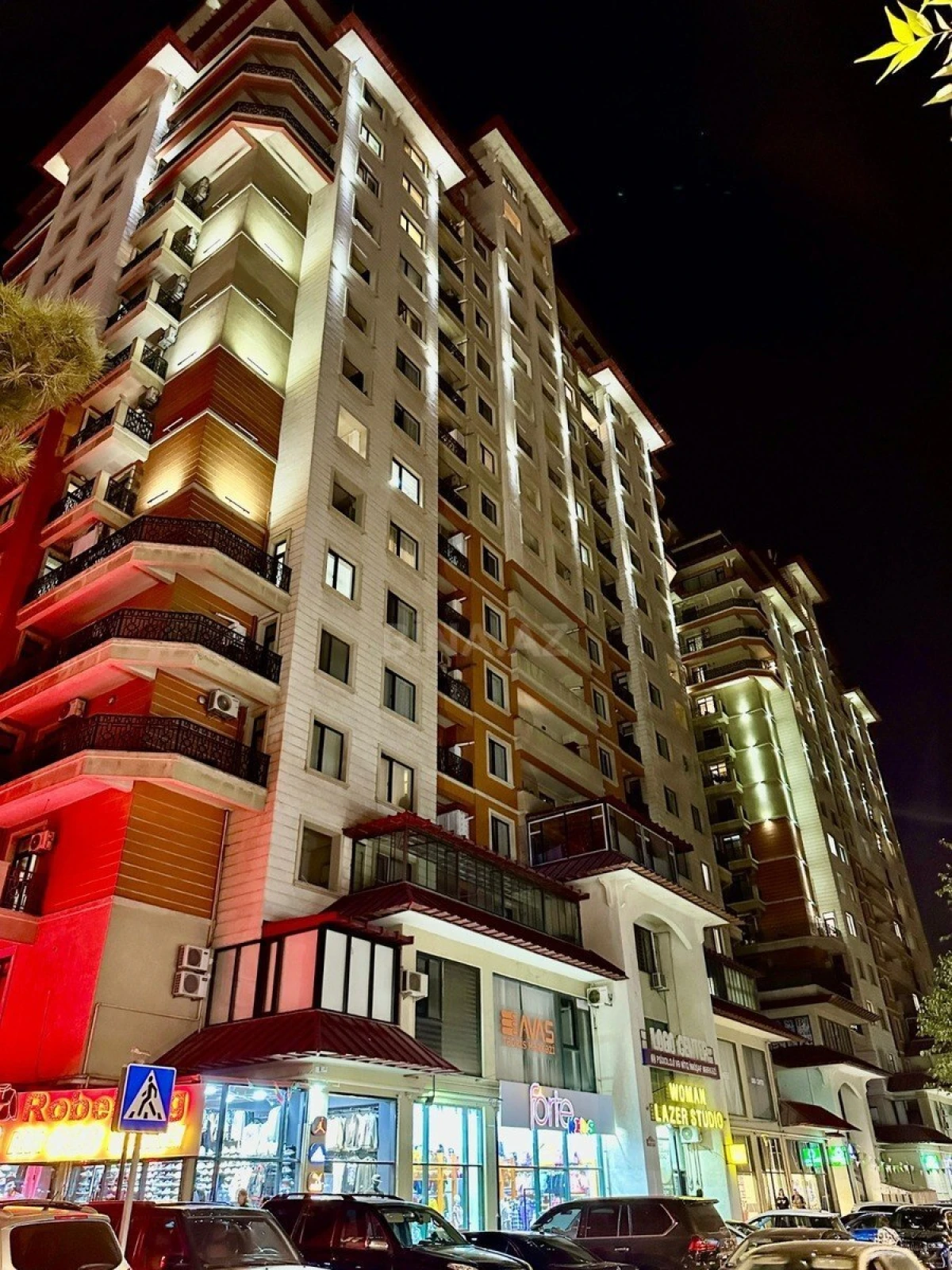 Satılır 3 otaqlı mənzil 135 m²