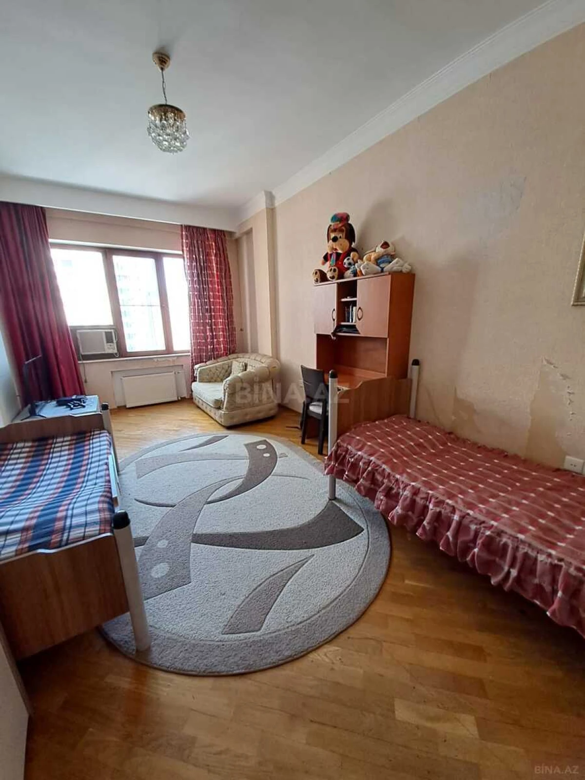 Satılır 3 otaqlı mənzil 135 m²