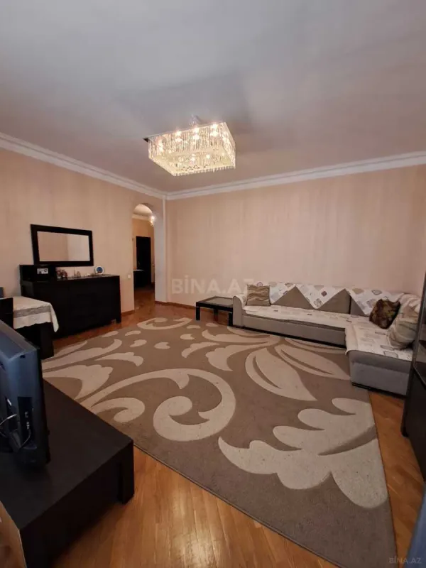 Satılır 3 otaqlı mənzil 135 m²