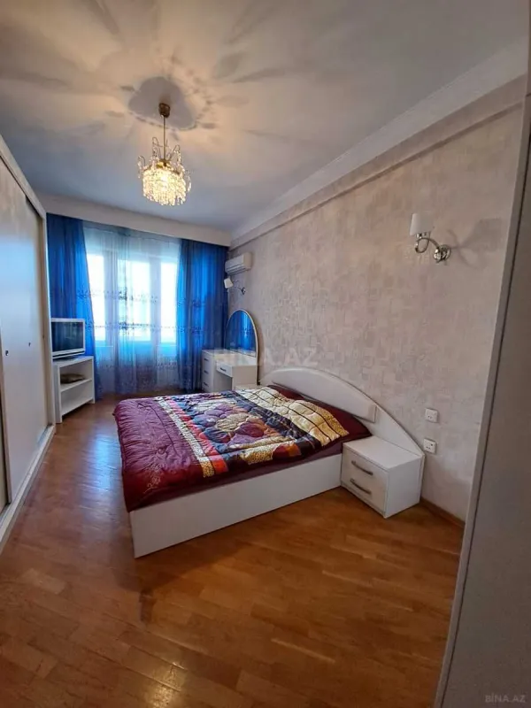 Satılır 3 otaqlı mənzil 135 m²