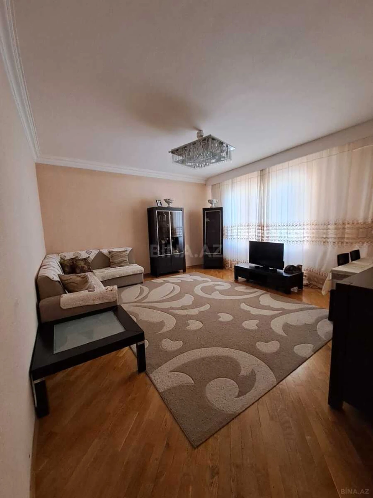 Satılır 3 otaqlı mənzil 135 m²